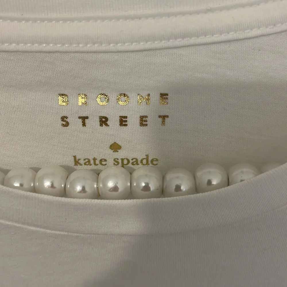 Kate SPADE white cuffed sleeve Santa Tee - Picture 2 of 8